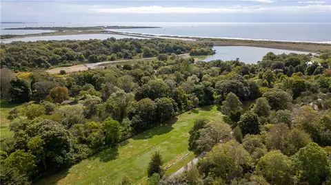 141 Gray Craig Rd, Middletown, RI 02842