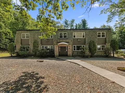 7 Apple Valley Pkwy #8, Greenville, RI 02828