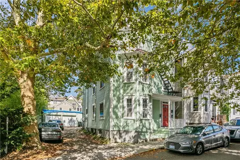 28 Young St, Newport, RI 02840