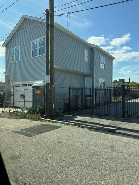 9 Hayward St, Providence, RI 02907