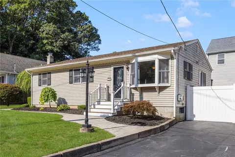 15 Anthony St, Warwick, RI 02886