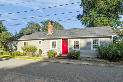 30 Eldredge Ave, East Greenwich, RI 02818