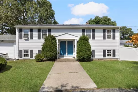 207 Stillwater Dr, Warwick, RI 02889