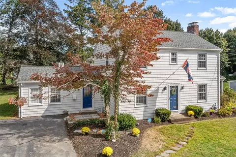 15 Stanhope Dr, Barrington, RI 02806