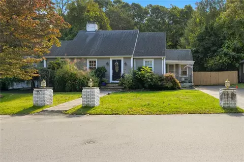53 School St, Johnston, RI 02919