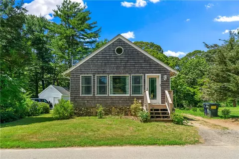 86 Winsor Ave, North Kingstown, RI 02852