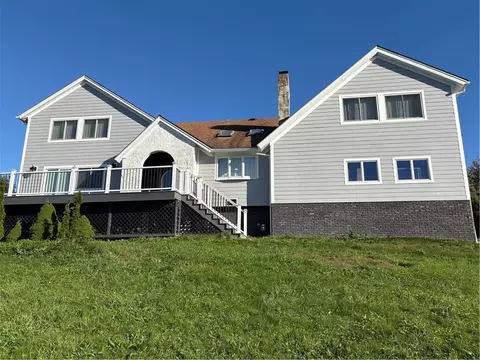 10 J H Dwyer Dr, Middletown, RI 02842