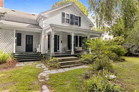 91 Old North Rd, Kingston, RI 02881