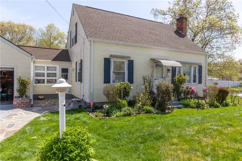132 Bakers Creek Rd, Warwick, RI 02886