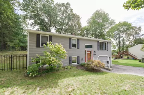 11 Bradford Ct, West Warwick, RI 02893