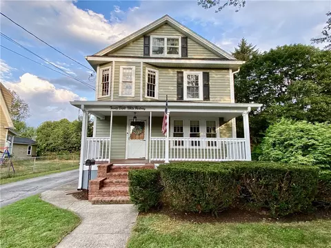 28 White Pkwy, North Smithfield, RI 02896