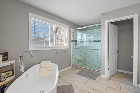 Bath - 214 Danielle Dr, Woonsocket, RI 02895 photo 1 of 5