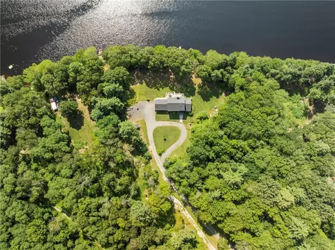 420 E Wallum Lake Rd, Pascoag, RI 02859