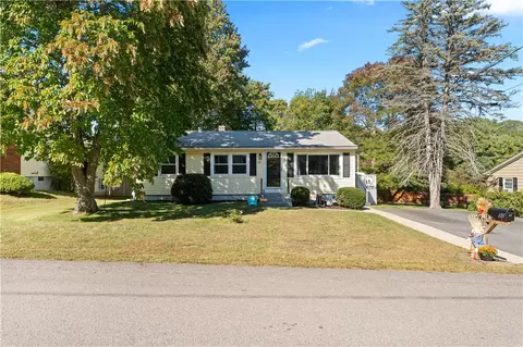 50 Litzen Rd, North Smithfield, RI 02896