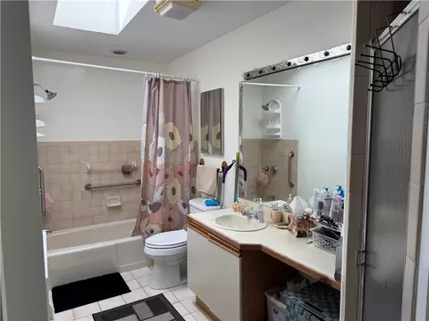 Bath - 794 Williamsburg Cir, Warwick, RI 02886 photo 2 of 2