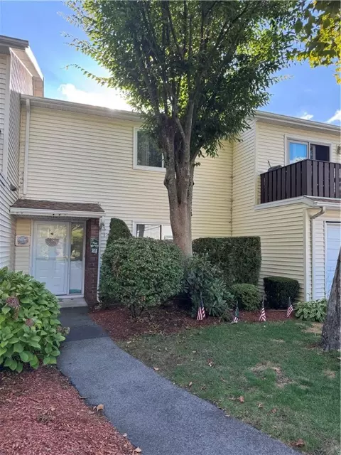 794 Williamsburg Cir, Warwick, RI 02886