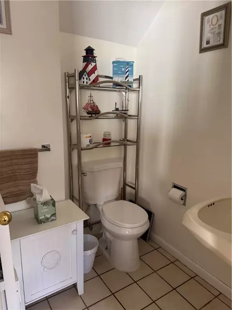 Bath - 794 Williamsburg Cir, Warwick, RI 02886 photo 1 of 2