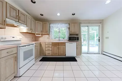 Kitchen - 85 Indian Trl, Glocester, RI 02814 photo 4 of 7