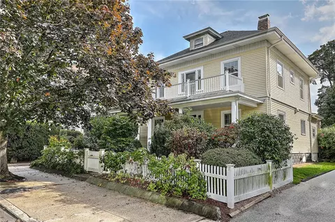 24 Belmont St, Pawtucket, RI 02860