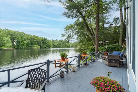 16 Ruff Stone Rd, Smithfield, RI 02828