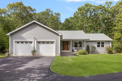 21 Boulder View Dr, Foster, RI 02825