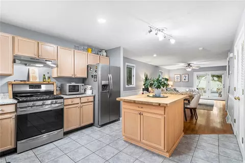 165 Holland St #18, Cranston, RI 02920