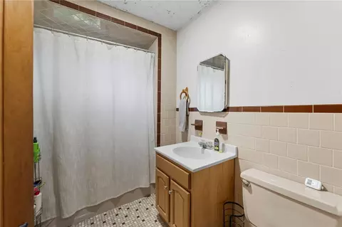 Bath - 25 Jillson Ave, Woonsocket, RI 02895 photo 1 of 1
