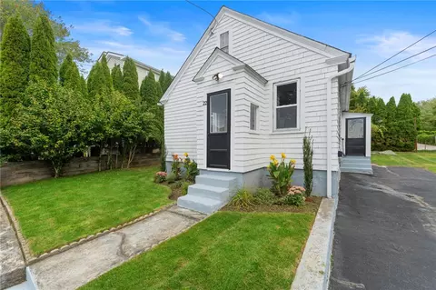 22 Goulart Ave, Bristol, RI 02809