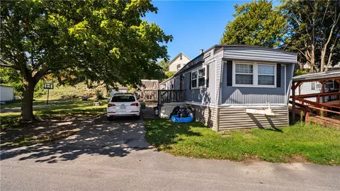 31 Alfa Dr, Pawtucket, RI 02860