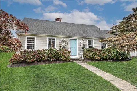 80 Leonard Dr, Tiverton, RI 02878