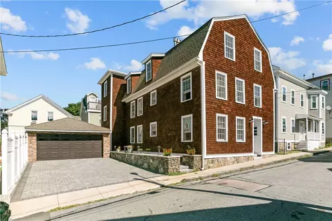 30 Brewer St #3, Newport, RI 02840
