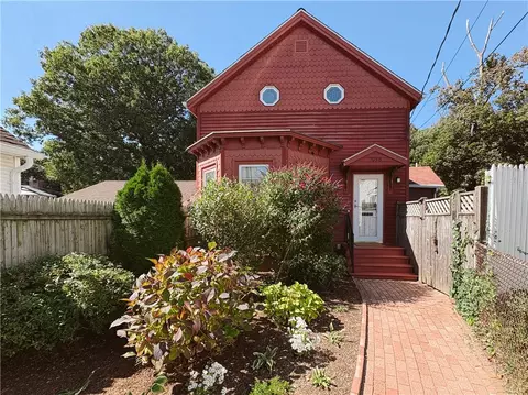 1058 Smithfield Ave, Lincoln, RI 02865