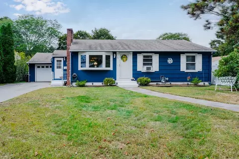 72 Priscilla Rd, Woonsocket, RI 02895