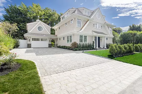 84 Coggeshall Ave, Newport, RI 02840