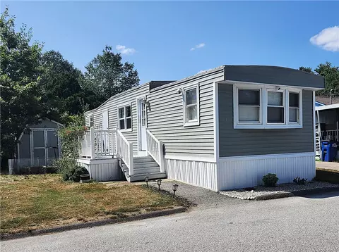 4 Lane 1 Ln, Coventry, RI 02816