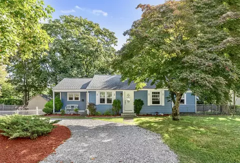 3 Kenmore Ct, Barrington, RI 02806