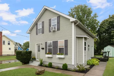 114 Pontiac St, Warwick, RI 02886