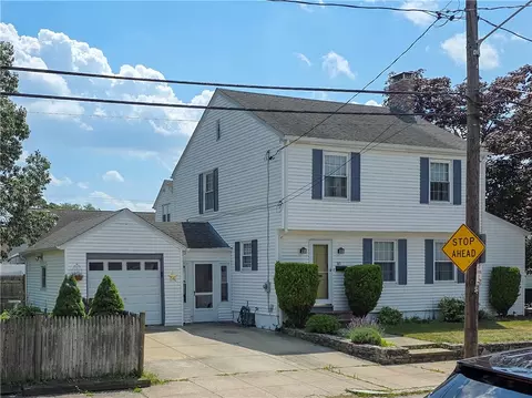 185 Hunts Ave, Pawtucket, RI 02861