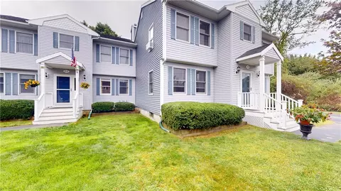 212 Vista Cir, North Kingstown, RI 02852