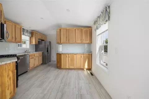 Kitchen - 61 Diamond Hill Rd, Glocester, RI 02814 photo 2 of 6