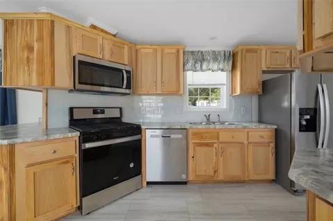 Kitchen - 61 Diamond Hill Rd, Glocester, RI 02814 photo 3 of 6