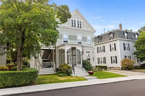 17 Everett St, Newport, RI 02840