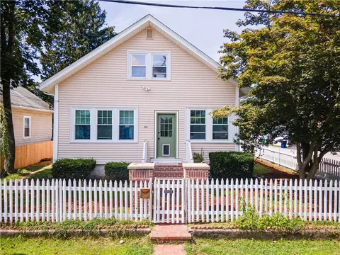 Exterior - 259 Holmes Rd, Warwick, RI 02888 photo 2 of 9
