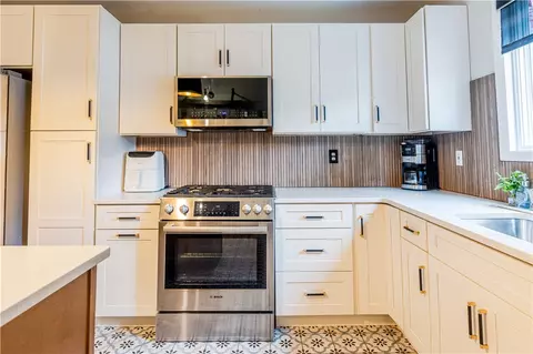 Kitchen - 259 Holmes Rd, Warwick, RI 02888 photo 3 of 5