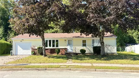 192 Burdick Dr, Cranston, RI 02920