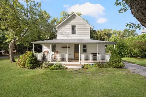 28 Economy Ave, Warwick, RI 02889