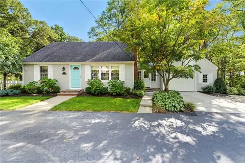 39 Whipple Rd, Smithfield, RI 02917