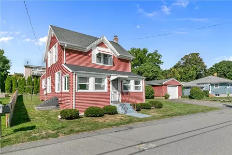 45 Narragansett Ave, Portsmouth, RI 02871