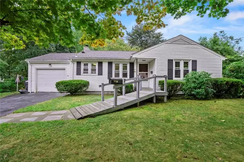 76 Beverly Rd, Riverside, RI 02915
