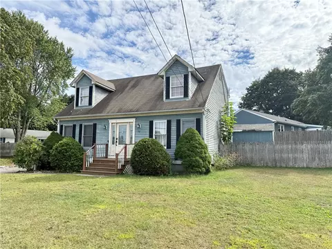 13 Willow Rd, Greenville, RI 02828